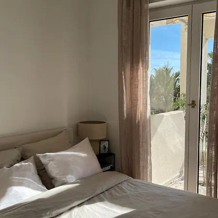 Chez Ophelie, Vue Et Piscine *