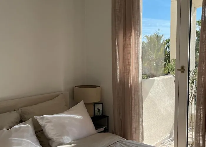 Chez Ophelie, Vue Et Piscine *